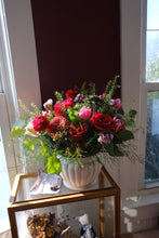 Load image into Gallery viewer, Lover - Floral Arrangement Pre-Order for 2/10