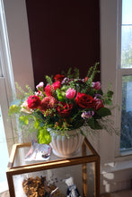 Load image into Gallery viewer, Lover - Floral Arrangement Pre-Order for 2/10
